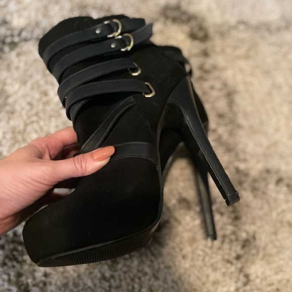 Just Fab Black High Heels Platform Boots Booties with Gold Buckles 7.5 - Picture 7 of 7